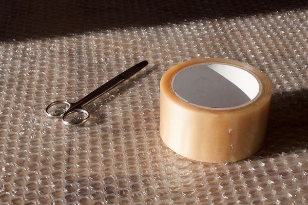 Zalety stosowania plastikowych opakowań - nowoczesne rozwiązania dla firm